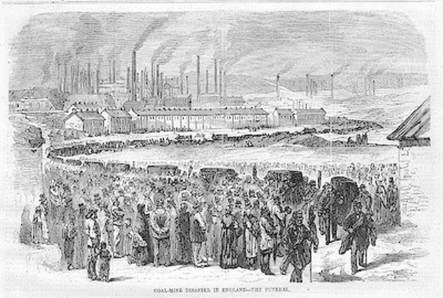 Schwarze und weiße Zeichnung von Menschen, die vor einer Fabrik mit Häusern und Rauch aus Schornsteinen im Hintergrund stehen, mit der Beschriftung "Kohlebergbau-Katastrophe in England das Ende" unten.