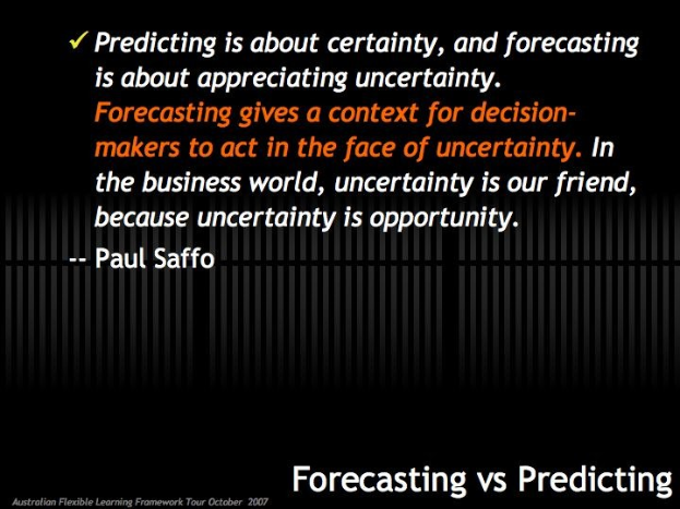 Schwarzer Hintergrund mit weißer Schrift, die "Forecasting vs Predicting: Predicting is about certainty, and forecasting is about appreciating uncertainty." liest.
