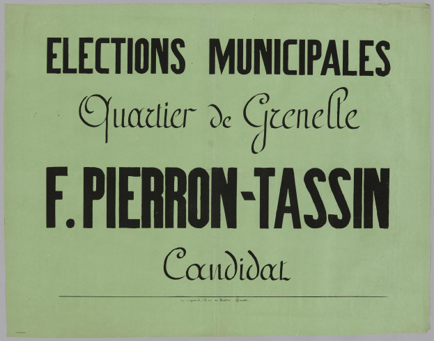 Ein grünes Plakat mit weißer Schrift, die "Elections Municipales Quartier de Grenelle F. Pierron-Tassin Candidat" lautet, vor einem weißen Hintergrund.