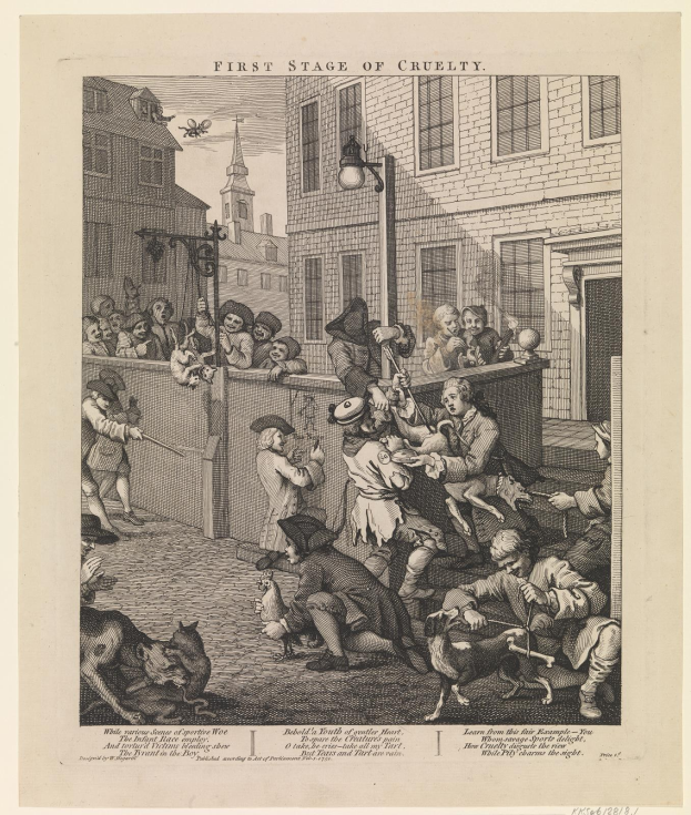 Eine Gruppe von Menschen und Tieren versammelt sich vor einem Gebäude mit Fenstern, einem Laternenpfahl und einem Himmel im Hintergrund, mit Text unten, der "Erste Stufe der Grausamkeit" lautet.