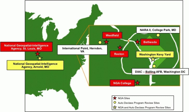 Detailierte Karte der Vereinigten Staaten, die Standorte der National Geospatial Intelligence Agency mit fetter Schrift, geografische Merkmale, Flüsse, Berge und Städte hervorhebt.