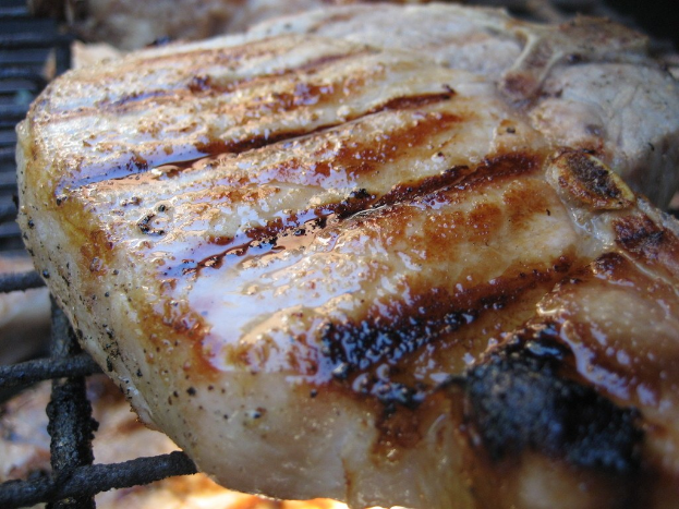 Lebensmittel auf dem Grill.