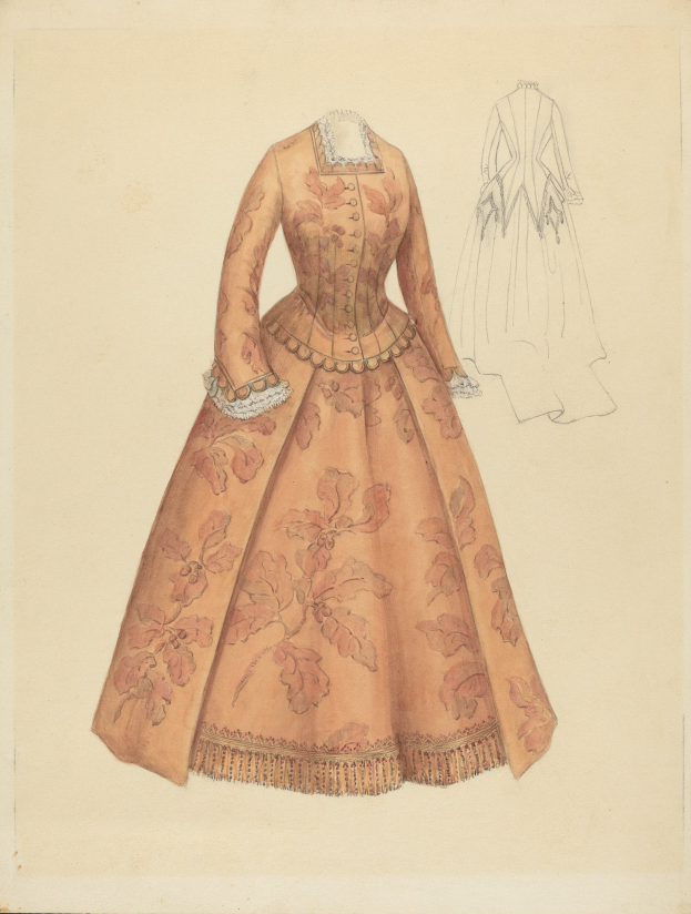 Ein detailliertes Kostümdesign aus dem 18. Jahrhundert für ein bodenlanges Kleid mit hohem Kragen, floral gemustertem Oberteil in Rosa, Lila und Blau sowie einem Spitzenbesatz am Rock.