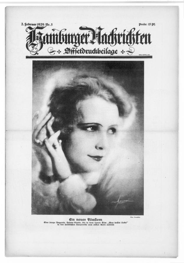 Schwarz-weiß-Foto einer Frau in einem weißen Kleid mit einem gemusterten Schultertuch, die ernst in die Kamera schaut, auf der Titelseite einer deutschen Zeitung.