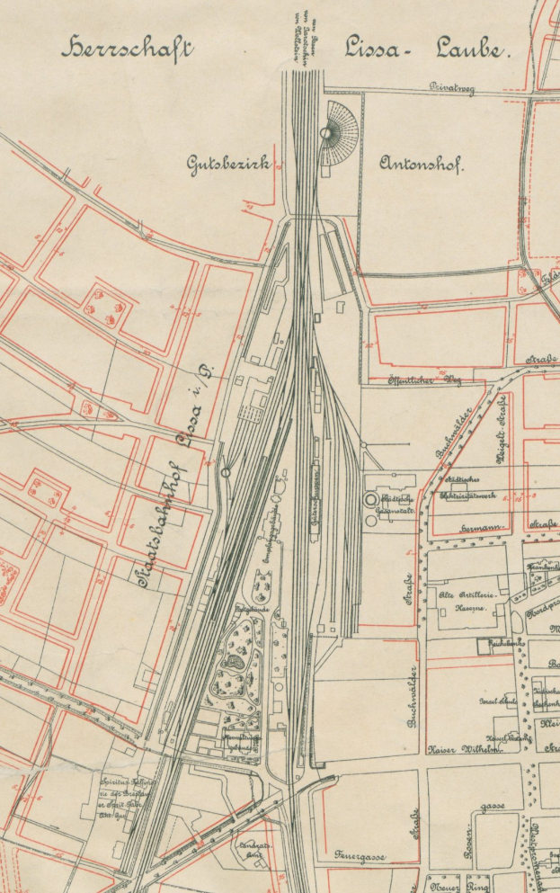 Ein detailliertes altes Stadtplan von Lissa-Laube, Deutschland, mit Straßen, Gebäuden, Sehenswürdigkeiten und einer Routenkarte mit begleitendem Text.